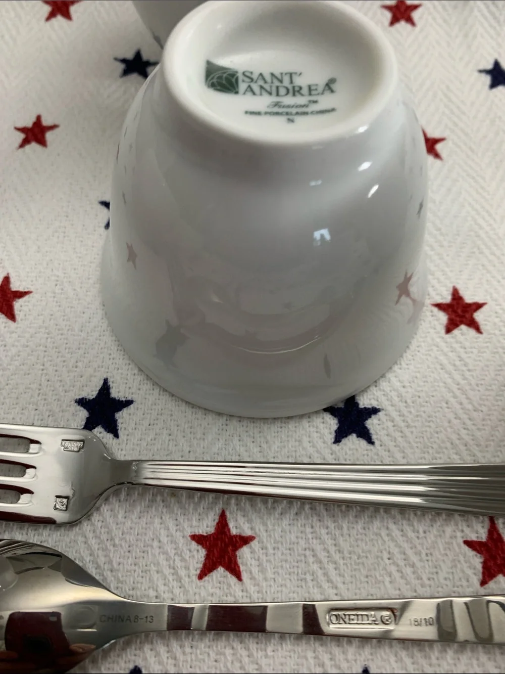 ONEIDA 18 Pc Set for 6 Guests - High End Dipping Party